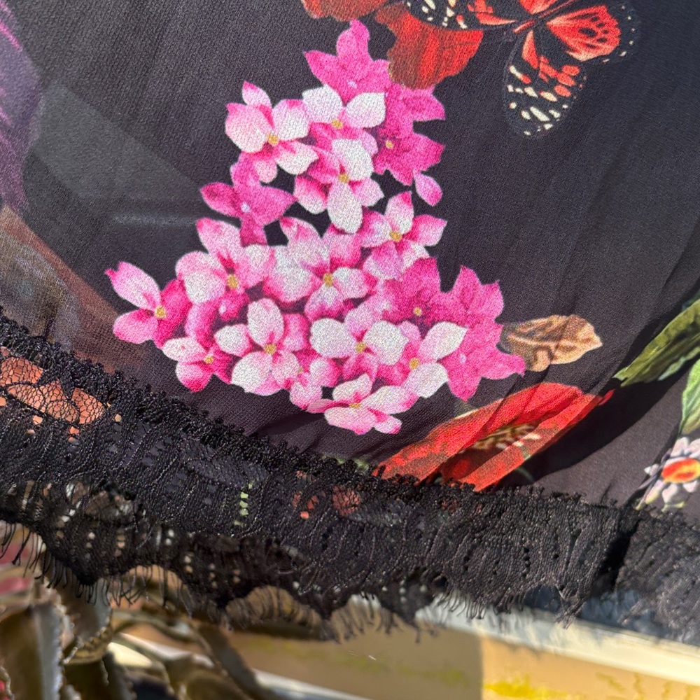 Floral V-Neck Black Floral Tunic Top - Picture 2 of 4
